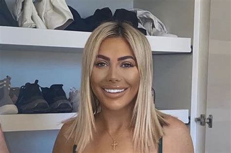 Chloe Ferry shows off new boobs in sizzling topless snap after。